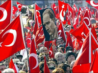 Biểu tình phản đối việc bãi bỏ lệnh cấm khăn trùm đầu ở Ankara.